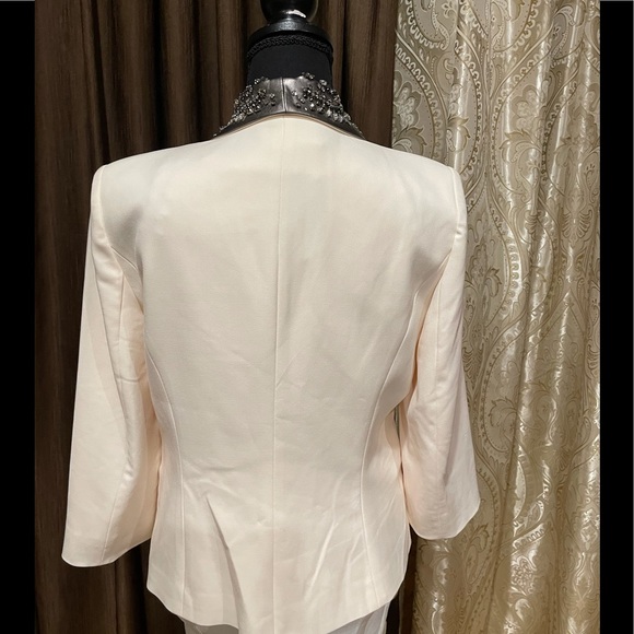 White fancy blazer - Picture 8 of 16